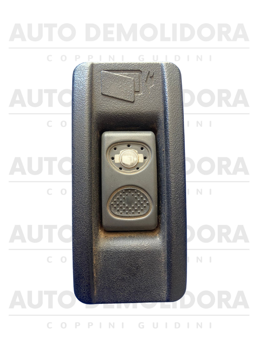 Botao Interruptor Tampa Lateral Para Iveco Stralis - 504189090